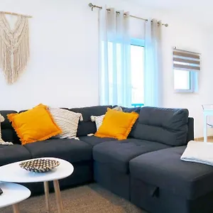 Central Apartment, 10 Mins Walk To Beach Appartement
